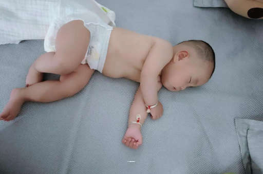 滁州几个月宝宝会抬头